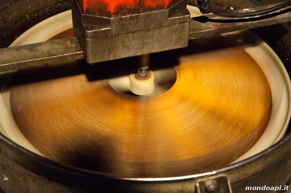 Smelatore radiale in movimento