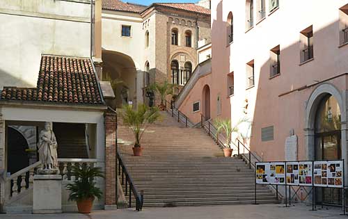 L'APE E LA CITTA' 