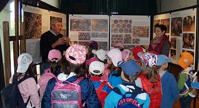 I ragazzi delle scuole in visita alle mostre.
