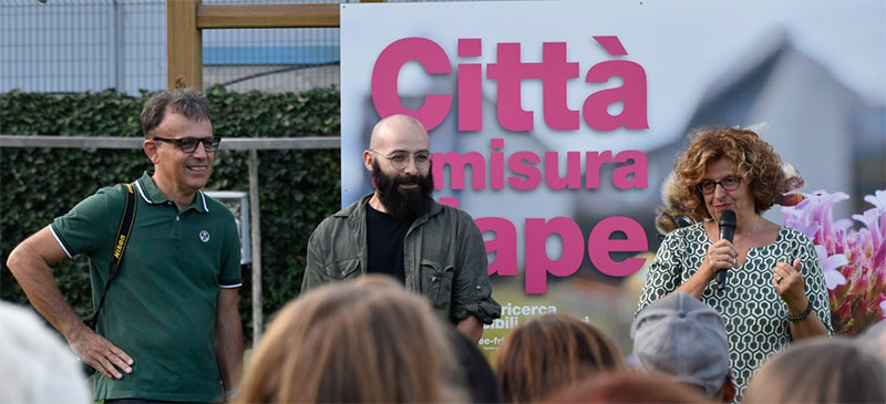 Maria Vittoria Zucchelli, Nicola Orempuller e Luca Mazzocchi durante l'inaugurazione della mostra.